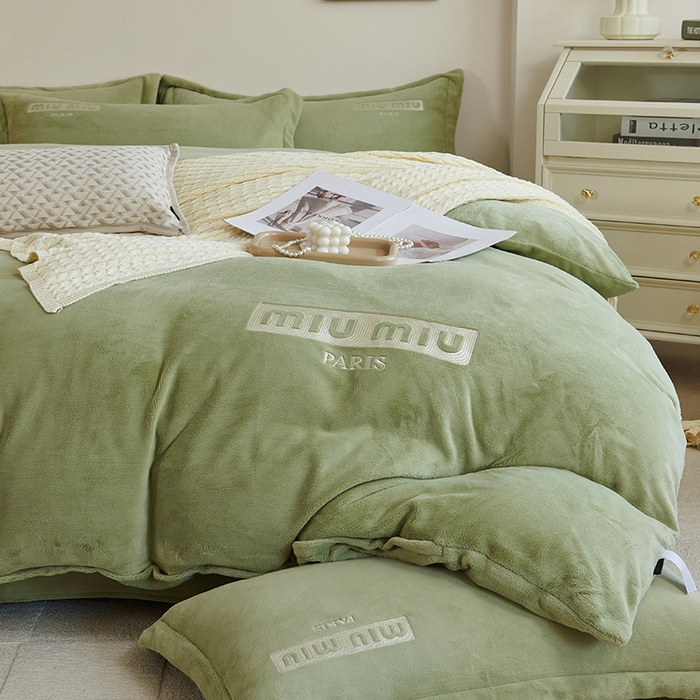 91家纺网 家纺一手货源 找家纺 2024新款m风高品绣花四件套 森林绿