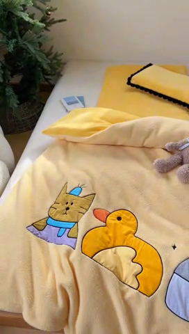 91家纺网 家纺一手货源 找家纺 喜多兔儿童家纺 2024新款320克仿羊毛绒全消光牛奶绒四件套 黄色小加油