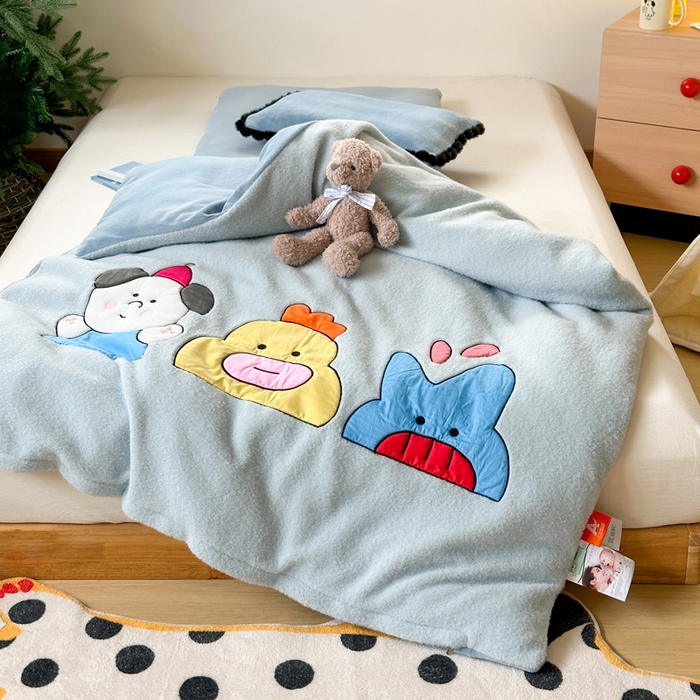 91家纺网 家纺一手货源 找家纺 喜多兔儿童家纺 2024新款320克仿羊毛绒全消光牛奶绒四件套 蓝色小加油