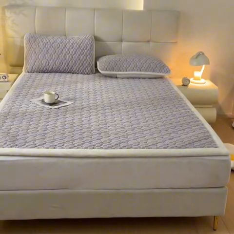 91家纺网 家纺一手货源 找家纺 鑫钰 2024秋冬新款加厚金龟绒牛奶绒床护垫床垫 金龟绒-紫灰