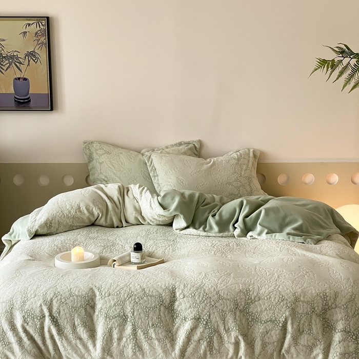 91家纺网 家纺一手货源 找家纺 旷野 2024新款双色提花雕花牛奶绒四件套 田野-绿