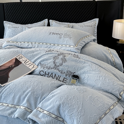 宅家居 2025新款轻奢小香风雕花刺绣全消光A类高克重牛奶绒四件套-小香牡丹 小香牡丹-蓝色