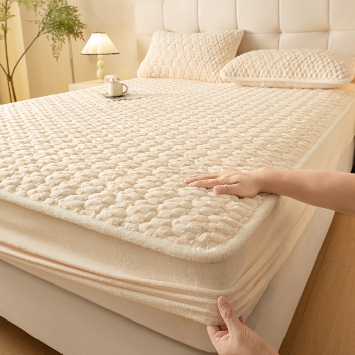 91家纺网 家纺一手货源 找家纺 鑫钰 2024秋冬新款加厚金龟绒牛奶绒床笠床垫保护罩 金龟绒-米白