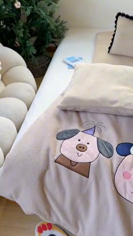 91家纺网 家纺一手货源 找家纺 喜多兔儿童家纺 2024新款320克仿羊毛绒全消光牛奶绒四件套 卡其色小加油