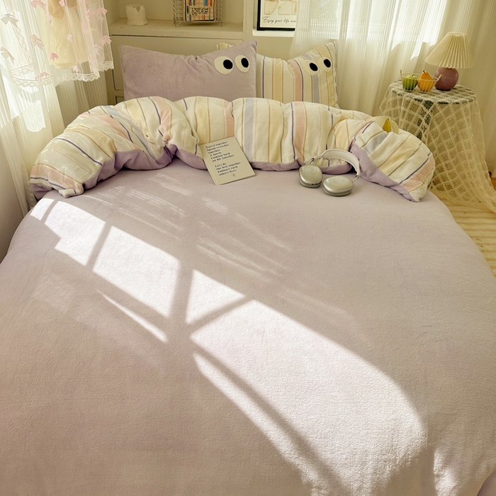 91家纺网 家纺一手货源 找家纺 慕尚 2025新款可爱大眼睛蝴蝶结牛奶绒四件套 露娜风铃紫