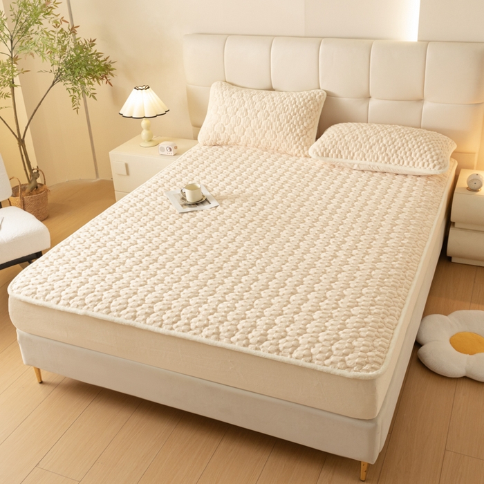 91家纺网 家纺一手货源 找家纺 鑫钰 2024秋冬新款加厚金龟绒牛奶绒床笠床垫保护罩 金龟绒-米白