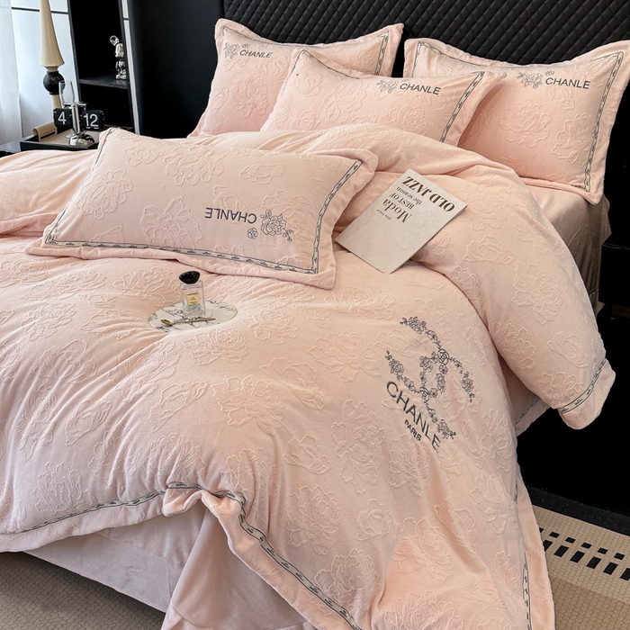 91家纺网 家纺一手货源 找家纺 （总）宅家居 2025新款轻奢小香风雕花刺绣全消光A类高克重牛奶绒四件套-小香牡丹