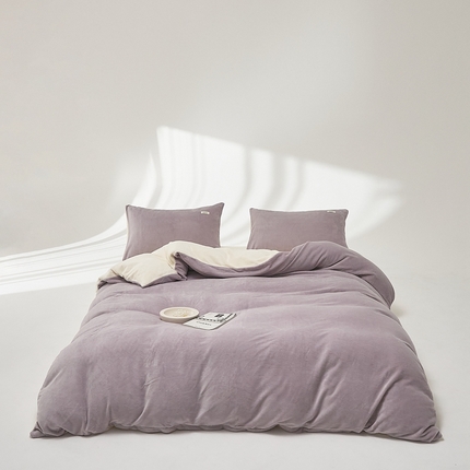 91家纺网 家纺一手货源 找家纺 时光里 2024新款牛奶绒纯色双拼四件套 浅紫拼奶白