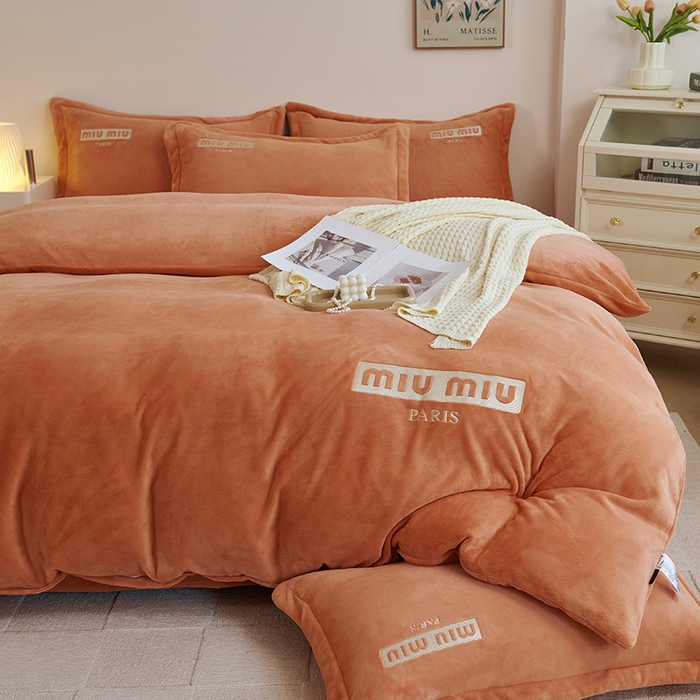 91家纺网 家纺一手货源 找家纺 2024新款m风高品绣花四件套 暮光橙