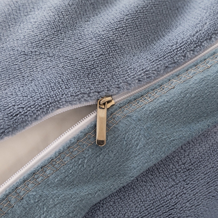 91家纺网 家纺一手货源 找家纺 2024新款高克重牛奶绒被套素色绣花床裙款四件套 雾蓝