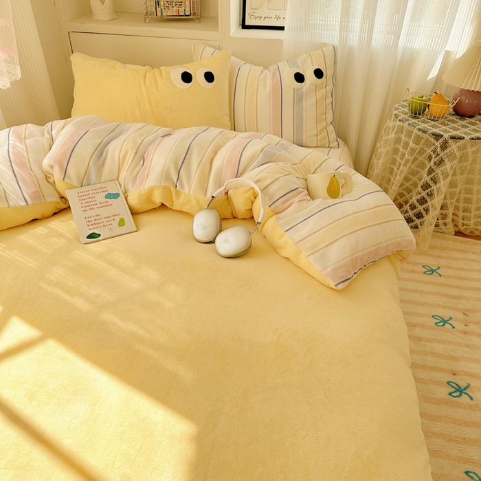 91家纺网 家纺一手货源 找家纺 慕尚 2025新款可爱大眼睛蝴蝶结牛奶绒四件套 露娜嫩黄