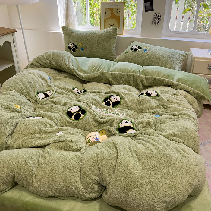 91家纺网 家纺一手货源 找家纺 金爱家 2024新款220g加厚防静电泰迪绒牛奶绒刺绣四件套 泰迪绒-熊猫宝贝