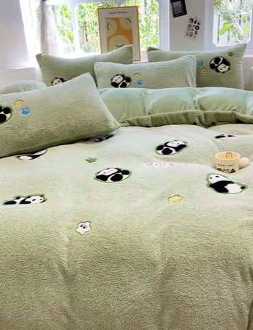 91家纺网 家纺一手货源 找家纺 金爱家 2024新款220g加厚防静电泰迪绒牛奶绒刺绣四件套 泰迪绒-熊猫宝贝