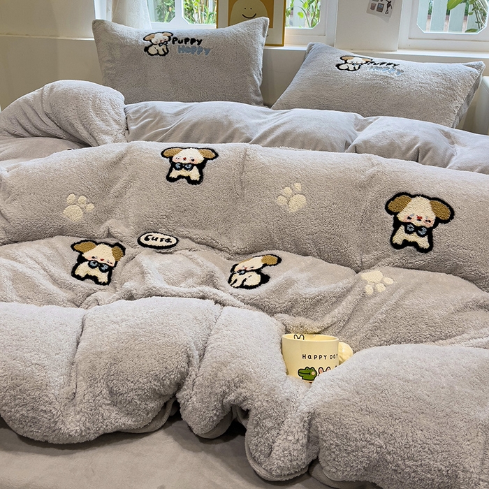 91家纺网 家纺一手货源 找家纺 金爱家 2024新款220g加厚防静电泰迪绒牛奶绒刺绣四件套 泰迪绒-快乐狗