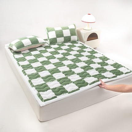 91家纺网 家纺一手货源 找家纺 （总）恒尚居 2024-秋冬新品牛奶绒床褥垫【棋盘格】加厚夹棉软床垫床褥子床护垫
