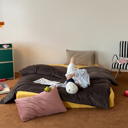 91家纺网 家纺一手货源 找家纺 例外Home 2024新款日式良品天鹅绒HD混搭四件套 HD咖啡