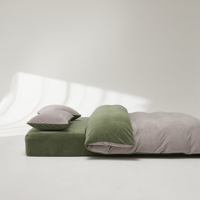 91家纺网 家纺一手货源 找家纺 时光里 2024新款牛奶绒纯色双拼四件套 星际灰拼橄榄绿