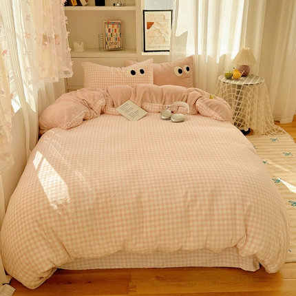 慕尚 2025新款可爱大眼睛蝴蝶结牛奶绒四件套 芭比粉豆沙