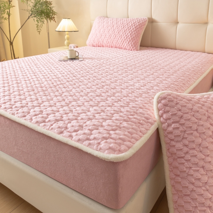 91家纺网 家纺一手货源 找家纺 鑫钰 2024秋冬新款加厚金龟绒牛奶绒床笠床垫保护罩 金龟绒-嫩粉