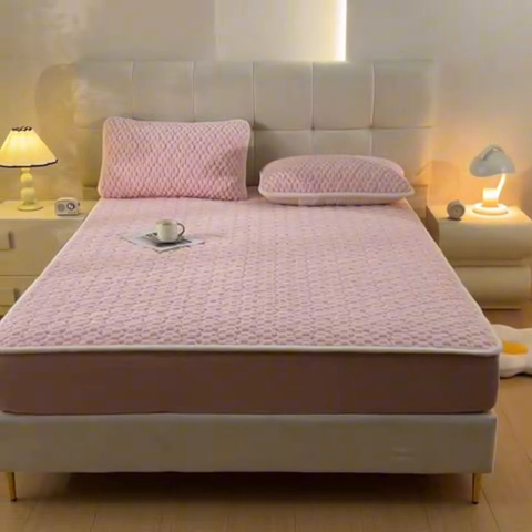 91家纺网 家纺一手货源 找家纺 鑫钰 2024秋冬新款加厚金龟绒牛奶绒床笠床垫保护罩 金龟绒-嫩粉