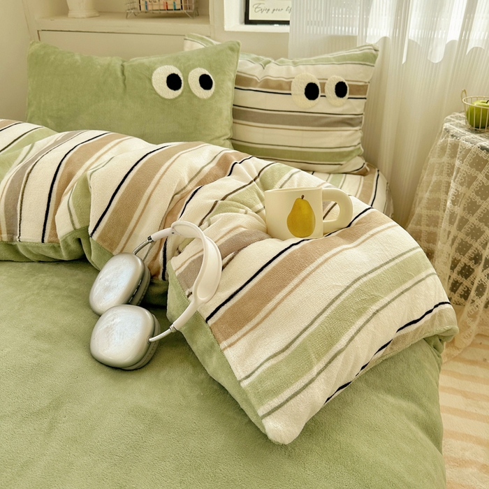 91家纺网 家纺一手货源 找家纺 慕尚 2025新款可爱大眼睛蝴蝶结牛奶绒四件套 露娜松石绿