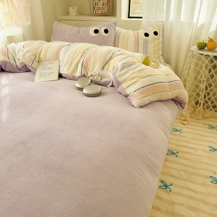 91家纺网 家纺一手货源 找家纺 慕尚 2025新款可爱大眼睛蝴蝶结牛奶绒四件套 露娜风铃紫