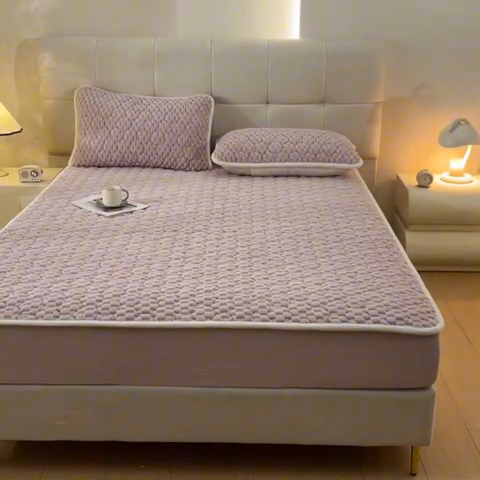 91家纺网 家纺一手货源 找家纺 鑫钰 2024秋冬新款加厚金龟绒牛奶绒床笠床垫保护罩 金龟绒-紫粉