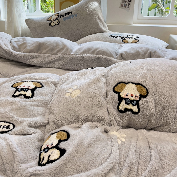 91家纺网 家纺一手货源 找家纺 金爱家 2024新款220g加厚防静电泰迪绒牛奶绒刺绣四件套 泰迪绒-快乐狗