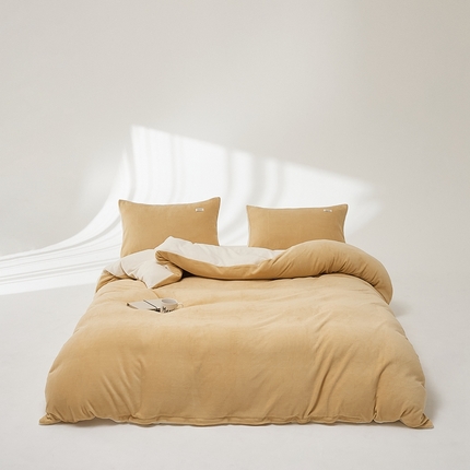 91家纺网 家纺一手货源 找家纺 时光里 2024新款牛奶绒纯色双拼四件套 沙漠黄拼奶白