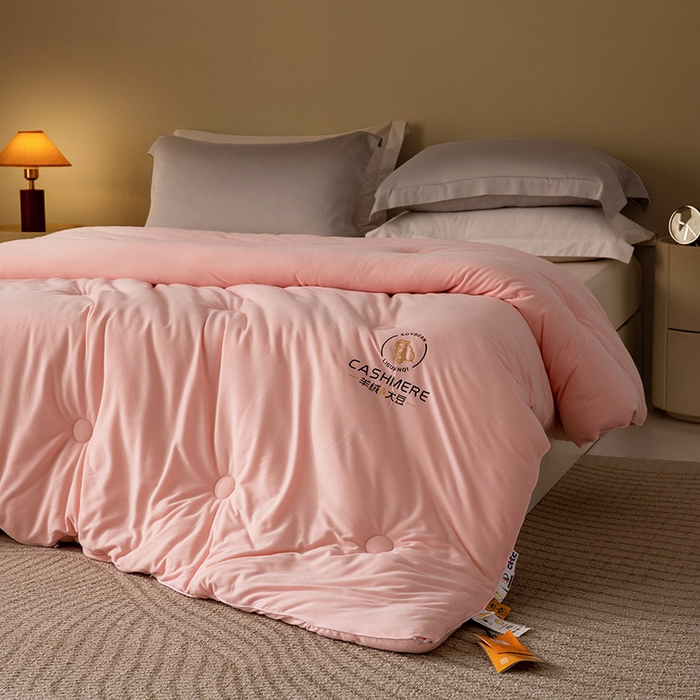 91家纺网 家纺一手货源 找家纺 被靠被 2024新款火山绒大豆纤维被被子被芯 桃粉