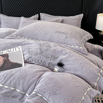 91家纺网 家纺一手货源 找家纺 （总）宅家居 2025新款轻奢小香风雕花刺绣全消光A类高克重牛奶绒四件套-小香牡丹