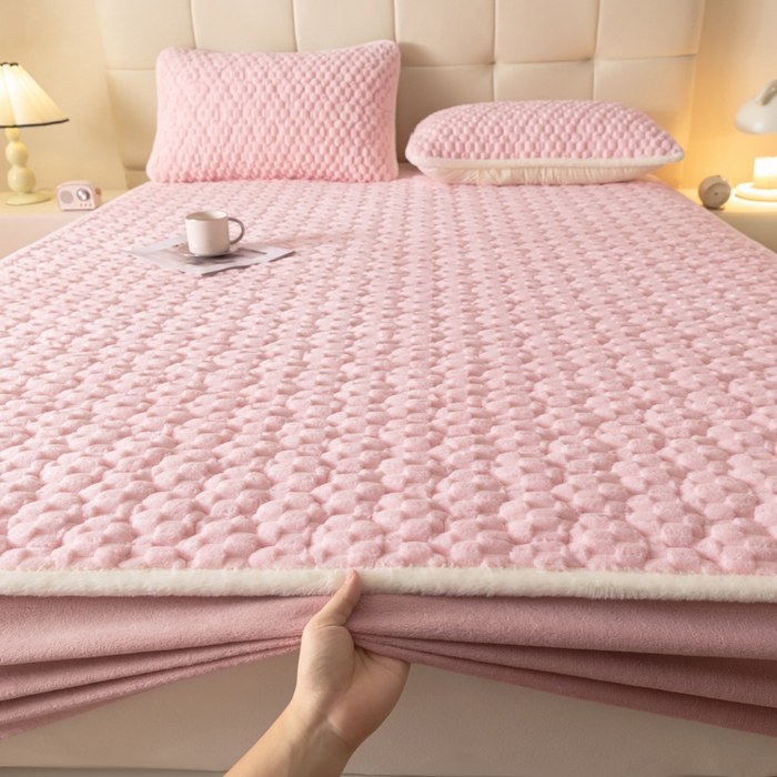 91家纺网 家纺一手货源 找家纺 鑫钰 2024秋冬新款加厚金龟绒牛奶绒床笠床垫保护罩 金龟绒-嫩粉