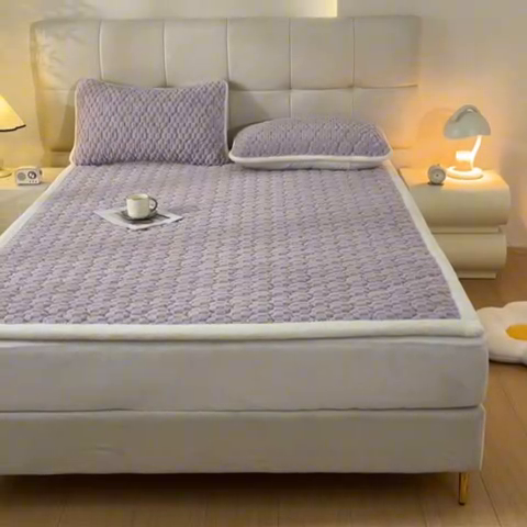 91家纺网 家纺一手货源 找家纺 鑫钰 2024秋冬新款加厚金龟绒牛奶绒床护垫床垫 金龟绒-紫色