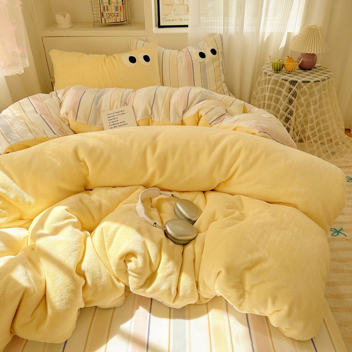 91家纺网 家纺一手货源 找家纺 慕尚 2025新款可爱大眼睛蝴蝶结牛奶绒四件套 露娜嫩黄