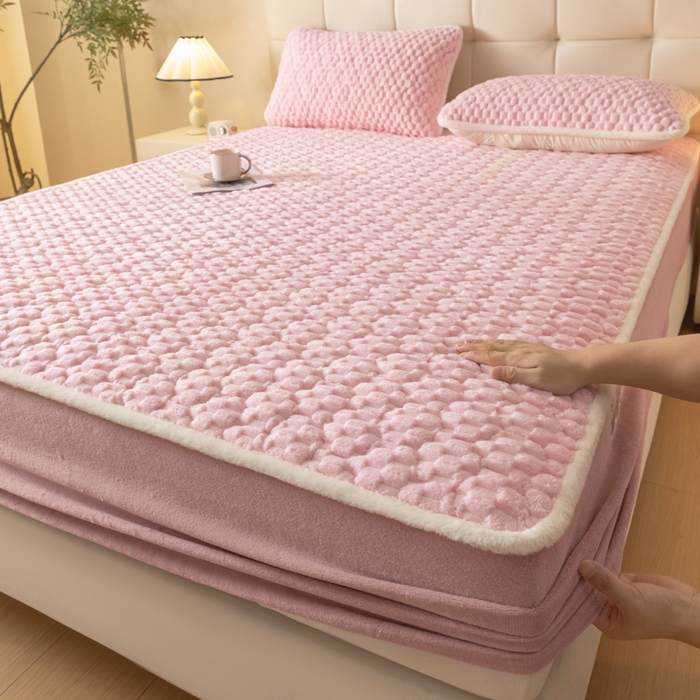 91家纺网 家纺一手货源 找家纺 鑫钰 2024秋冬新款加厚金龟绒牛奶绒床笠床垫保护罩 金龟绒-嫩粉