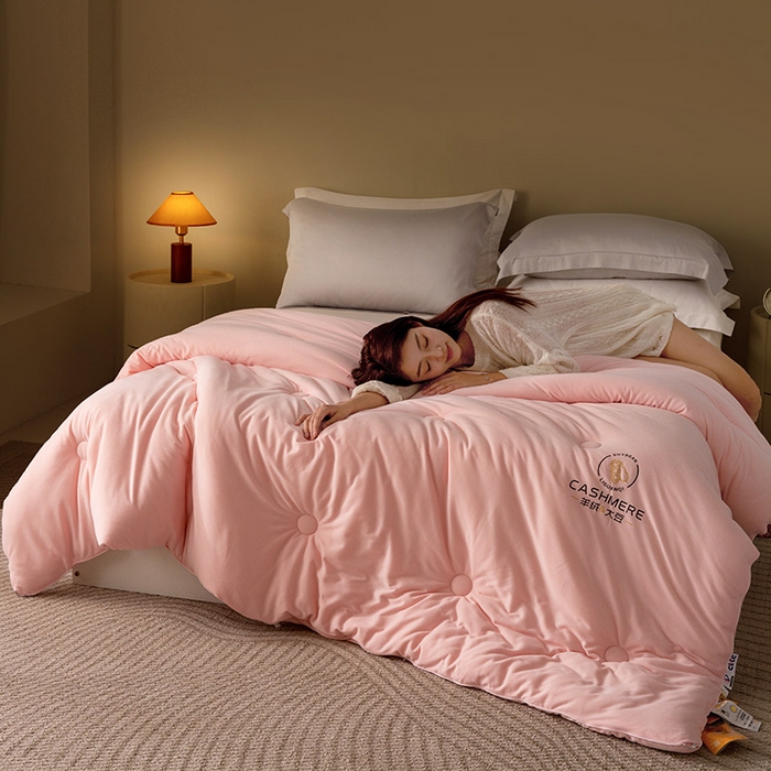 91家纺网 家纺一手货源 找家纺 被靠被 2024新款火山绒大豆纤维被被子被芯 桃粉