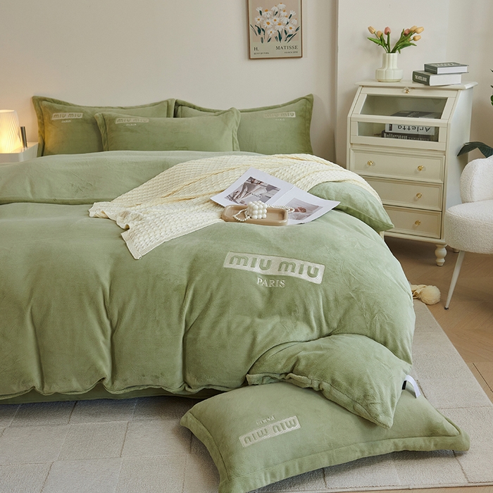 91家纺网 家纺一手货源 找家纺 2024新款m风高品绣花四件套 森林绿