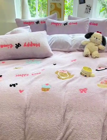 91家纺网 家纺一手货源 找家纺 金爱家 2024新款220g加厚防静电泰迪绒牛奶绒刺绣四件套 泰迪绒-可爱狗