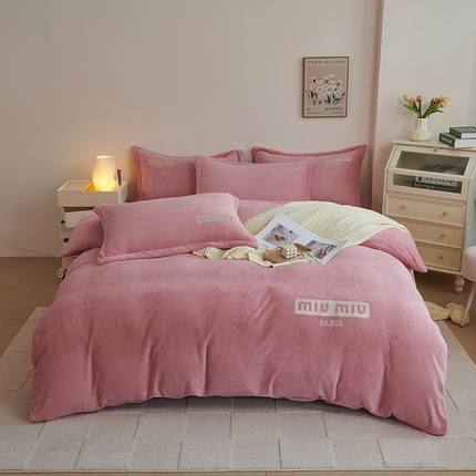 2024新款m风高品绣花四件套 公主粉