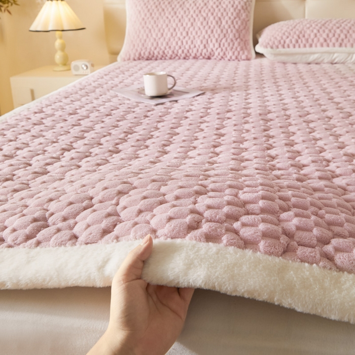 91家纺网 家纺一手货源 找家纺 鑫钰 2024秋冬新款加厚金龟绒牛奶绒床护垫床垫 金龟绒-紫粉