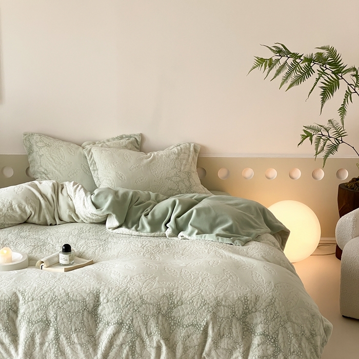 91家纺网 家纺一手货源 找家纺 旷野 2024新款双色提花雕花牛奶绒四件套 田野-绿