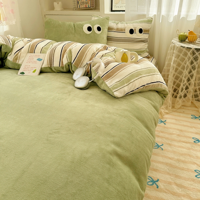 91家纺网 家纺一手货源 找家纺 慕尚 2025新款可爱大眼睛蝴蝶结牛奶绒四件套 露娜松石绿