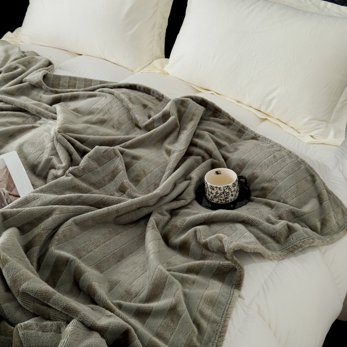 91家纺网 家纺一手货源 找家纺 春妮家纺 2024新款提花牛奶绒毛毯 极致灰