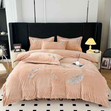 91家纺网 家纺一手货源 找家纺 （总）雪夫人 2024新款加厚宝宝绒刺绣床裙款四件套-羽毛