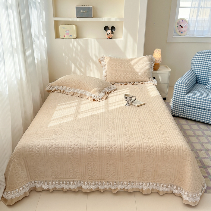 91家纺网 家纺一手货源 找家纺 淑女公社家纺 2024秋冬新款牛奶绒花朵床盖三件套 卡其