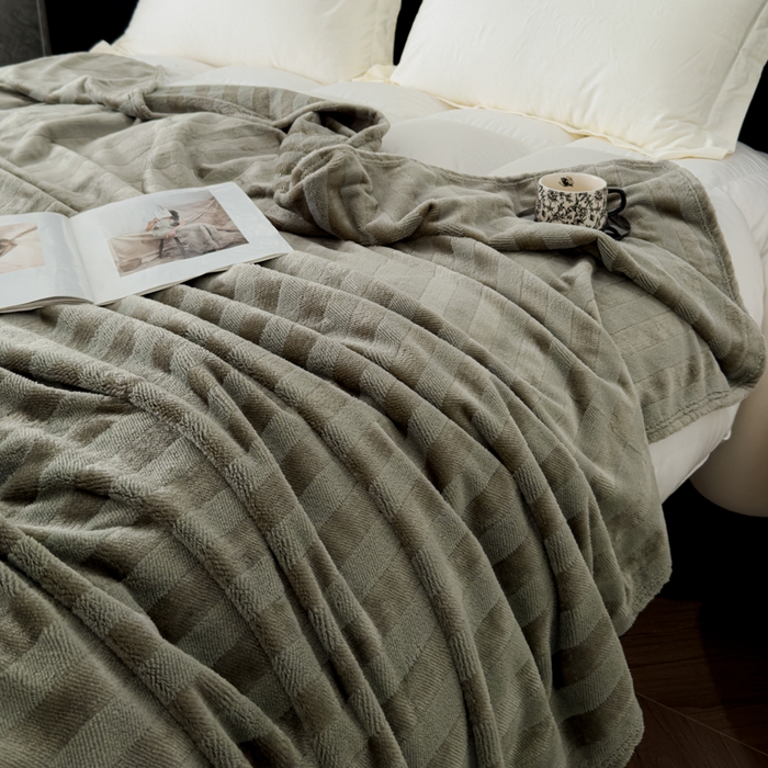 91家纺网 家纺一手货源 找家纺 春妮家纺 2024新款提花牛奶绒毛毯 极致灰