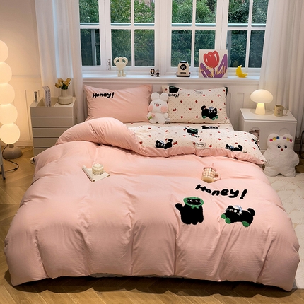 91家纺网 家纺一手货源 找家纺 （总）奈颜 2024新款冬季棉+绒毛巾绣四件套A版超柔水洗棉+B版加厚牛奶绒