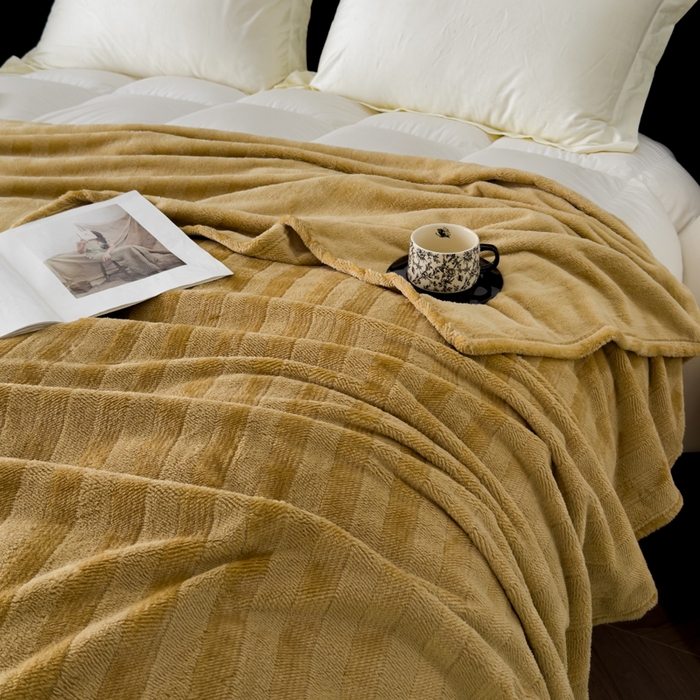 91家纺网 家纺一手货源 找家纺 春妮家纺 2024新款提花牛奶绒毛毯 驼色