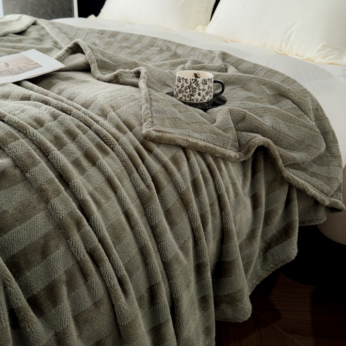 91家纺网 家纺一手货源 找家纺 春妮家纺 2024新款提花牛奶绒毛毯 极致灰