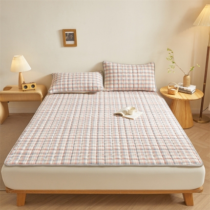 91家纺网 家纺一手货源 找家纺 伊人坊 2024新款全棉色织水洗棉床护垫 星空格-粉